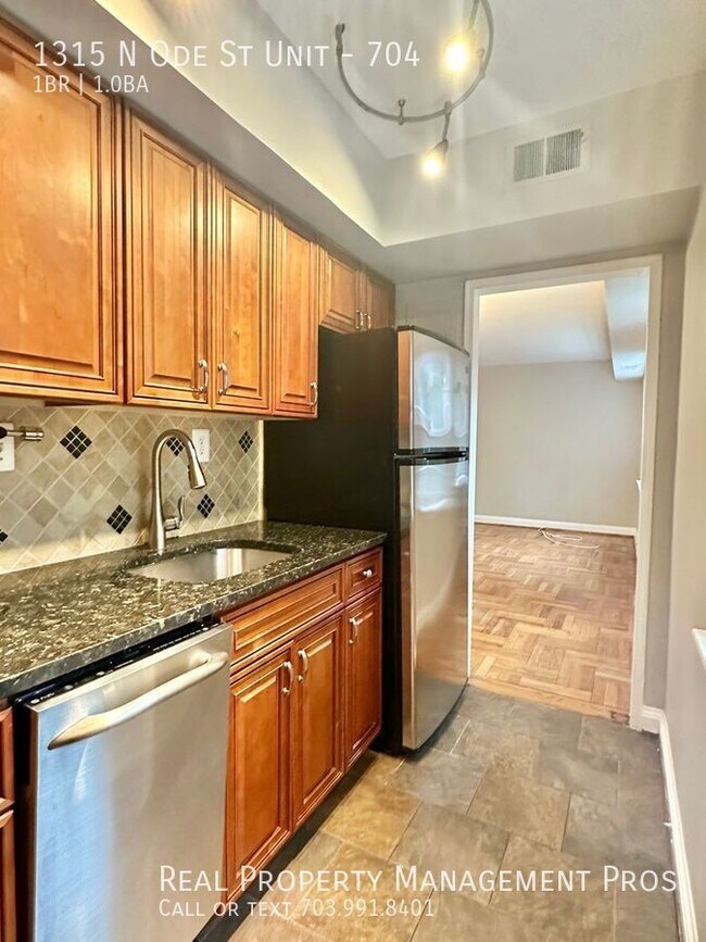 Foto del edificio - Lovely Rosslyn Condo, Great Location!