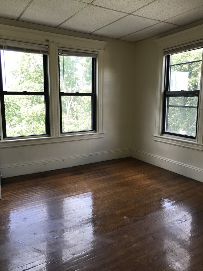 Building Photo - 92 Woodside Ter