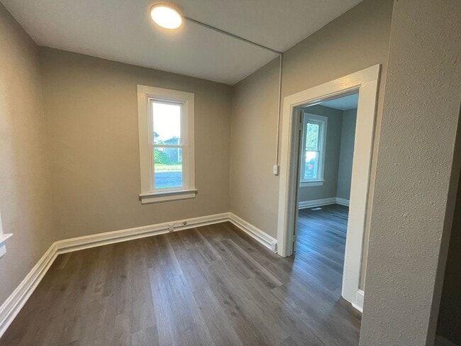 Building Photo - Completely Remodeled Lower 2 Bedroom Apart...