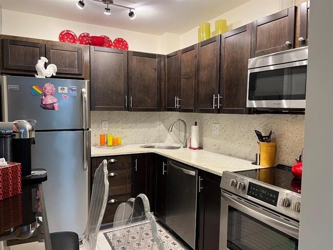 Foto del edificio - 1950 N Andrews Ave