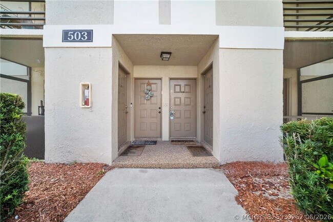 Foto del edificio - 503 Gardens Dr