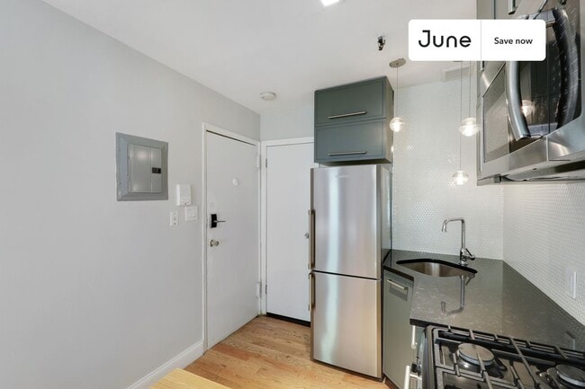 Building Photo - 491 W 22nd St