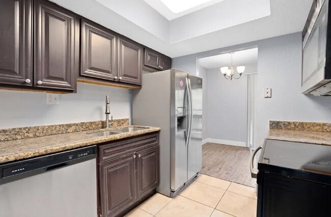 Building Photo - Spacious Renovated 3-Bedroom Condo with Balcony & Amenities – Prime Orlando Location