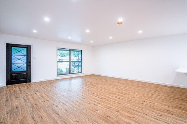 Building Photo - 1422 Wisterwood Dr