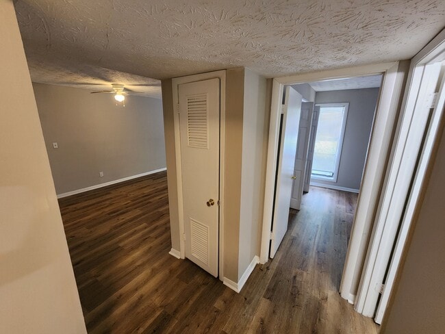 Foto del edificio - 9400 Roberts Dr