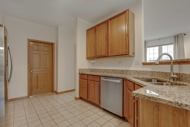 Building Photo - 462 Pine Lake Cir