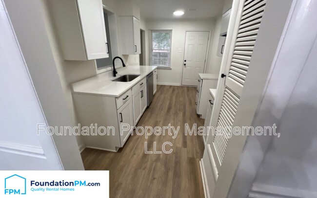 Foto del edificio - 1744 Dearing Rd