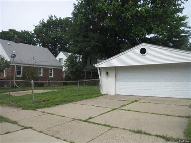 Building Photo - 24941 Ross St