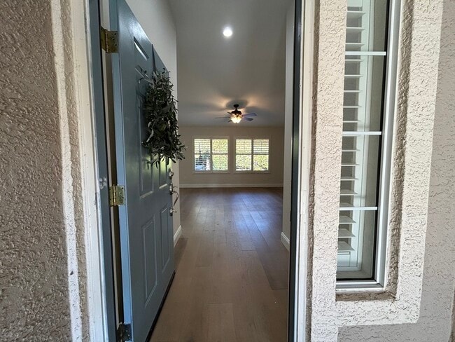 Foto del edificio - 248 Summer Grove Cir