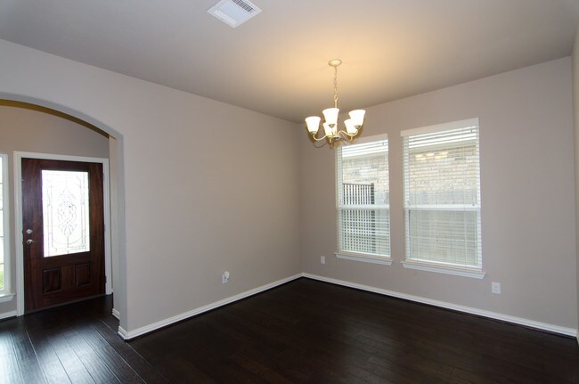 Building Photo - 736 Bonnet Ln