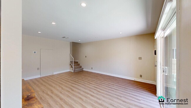 Foto del edificio - 2 + 2 Modern Split-Level Townhouse in Prim...