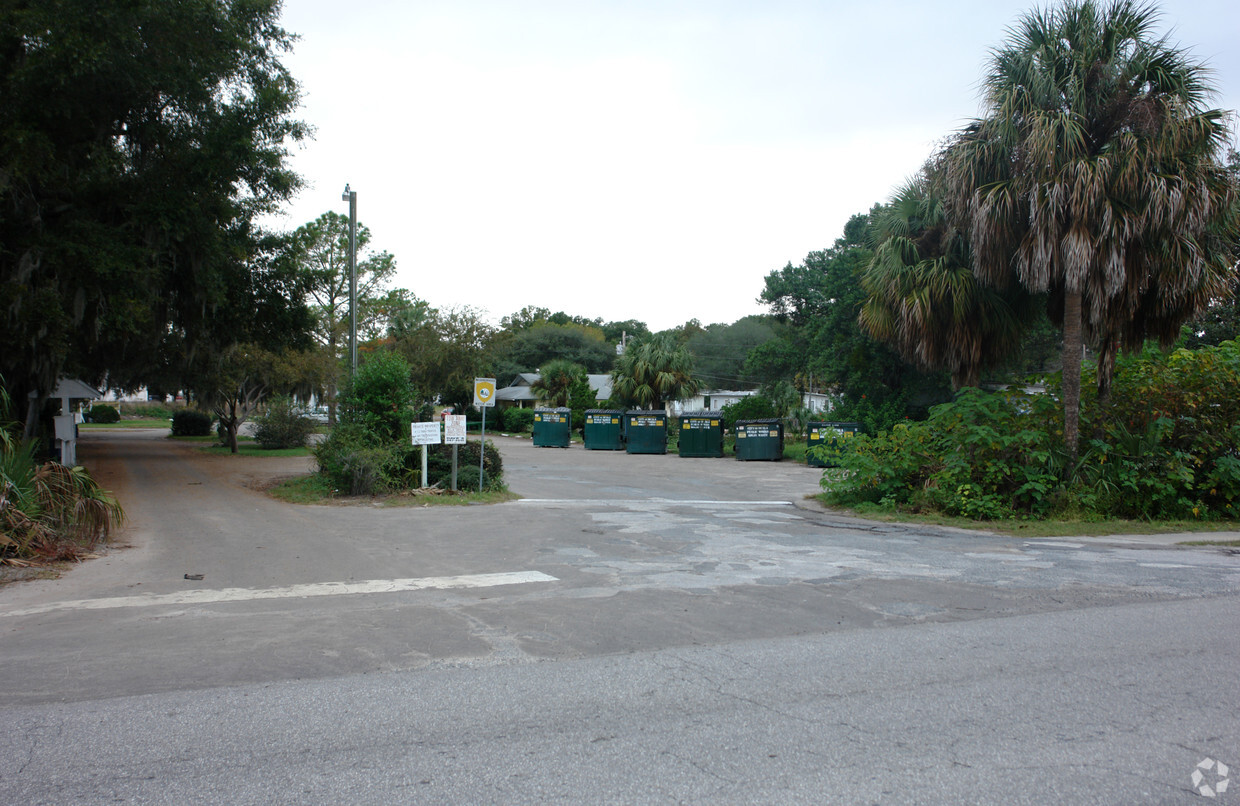 Primary Photo - Village Green Apartments