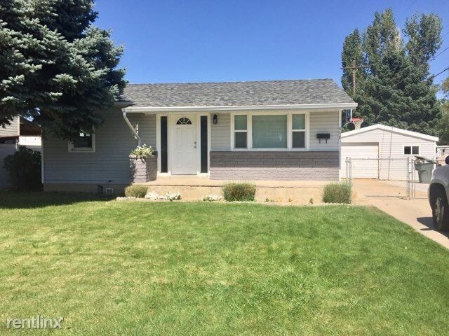 Primary Photo - 4 br, 2 bath House - 450 W. 300 S.