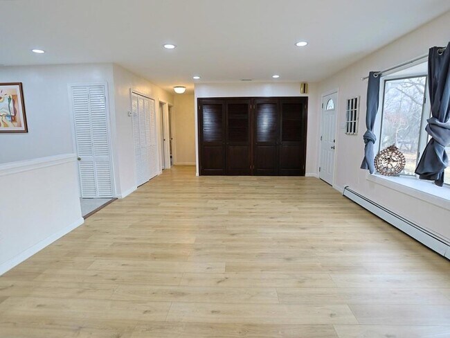 Foto del edificio - 1037 Ridgebury Rd