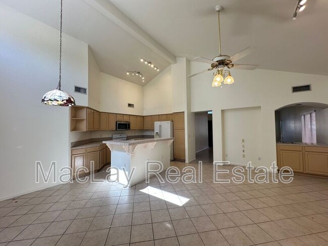 Building Photo - 1667 S Sycamore Pl