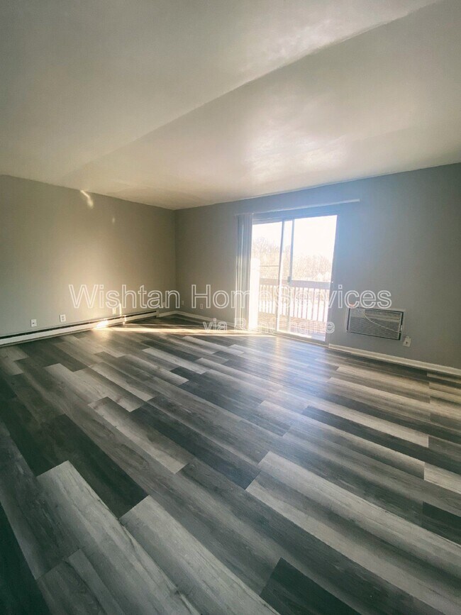 Foto del edificio - 220 Charleston Blvd