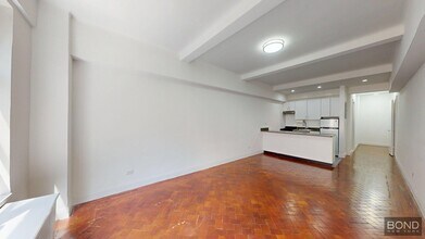 Building Photo - 160 W 73rd St