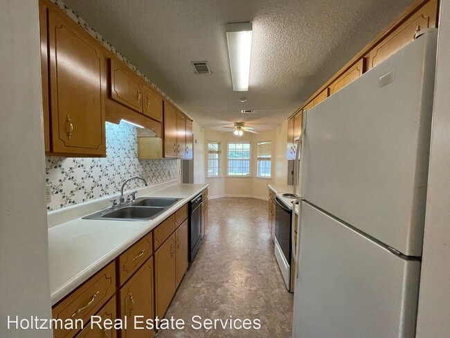 Building Photo - 3 br, 2 bath House - 2123 Walberg Drive