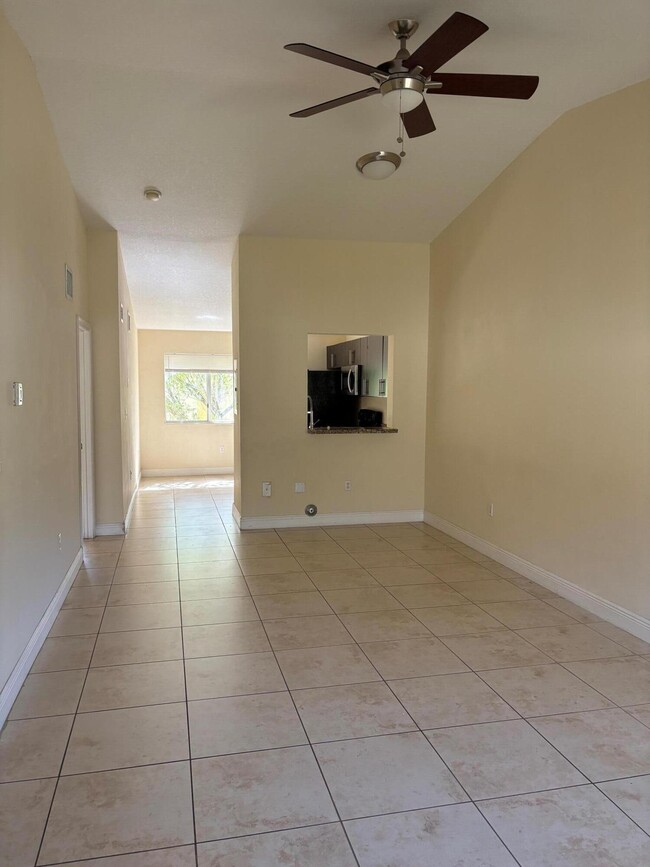 Building Photo - 6235 SW 47th Manor