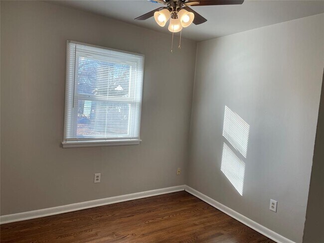 Foto del edificio - 228 W 9th St