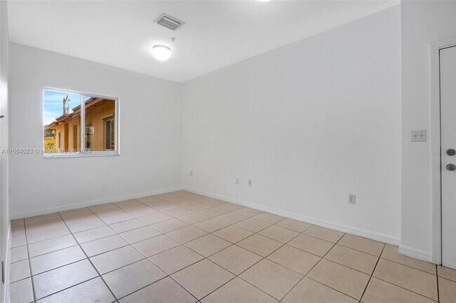 Building Photo - 33 E 20th St