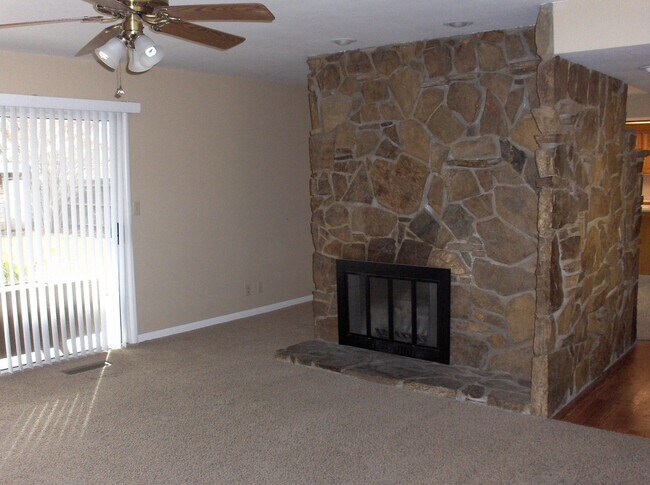 Building Photo - Well Maintained Home