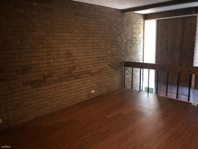 Building Photo - 2 br, 1 bath  - 405 S Grove St C