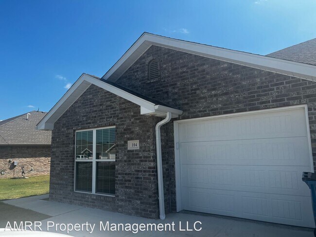 Building Photo - 3 br, 2 bath House - 104 Anita Plaza