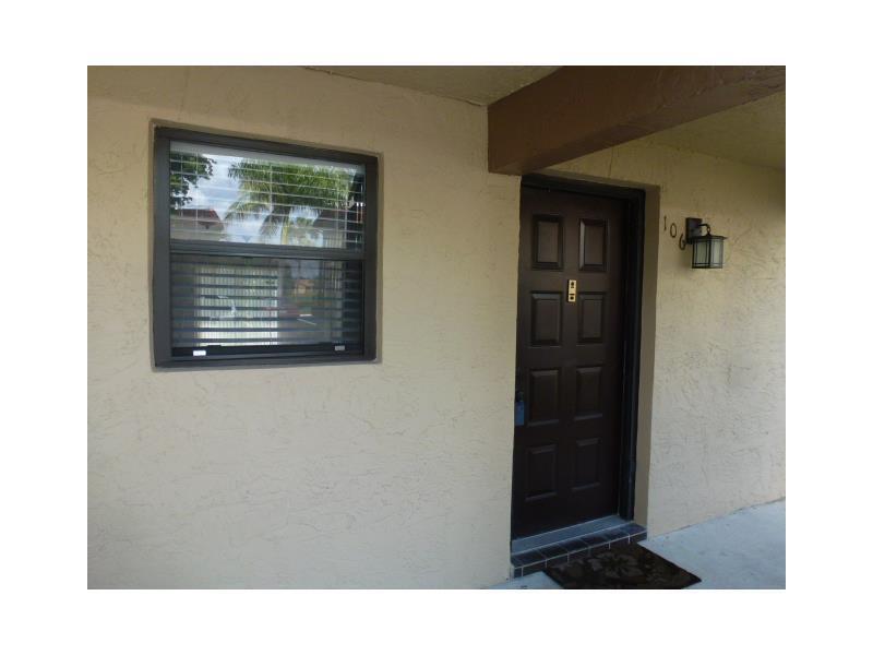 Foto principal - 21895 Lake Forest Cir