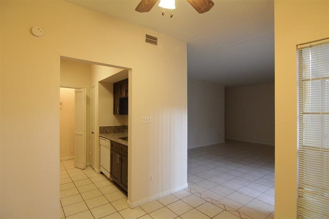 Building Photo - 6500 Harbor Town Dr