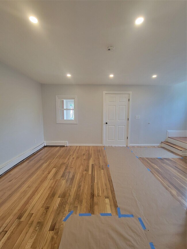 Building Photo - 217 5 Ave
