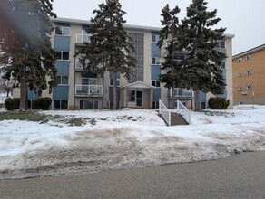 Building Photo - 16 Austin Dr