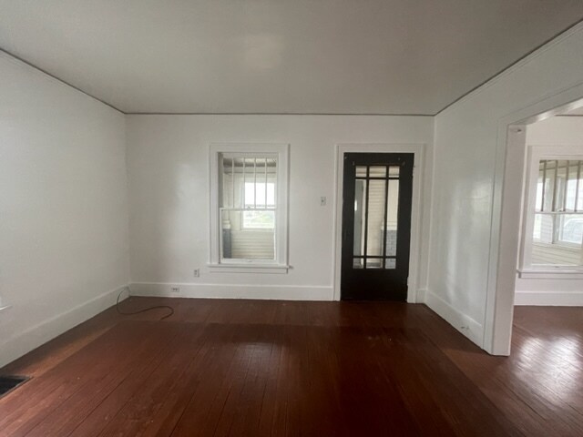 Building Photo - 1141 College St