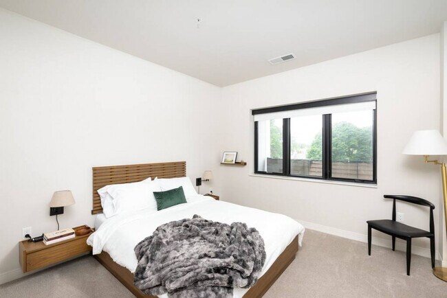 Foto del edificio - 1632 N Franklin Pl