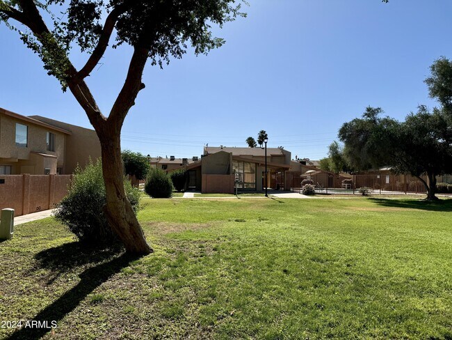 Building Photo - 4452 W Palmaire Ave