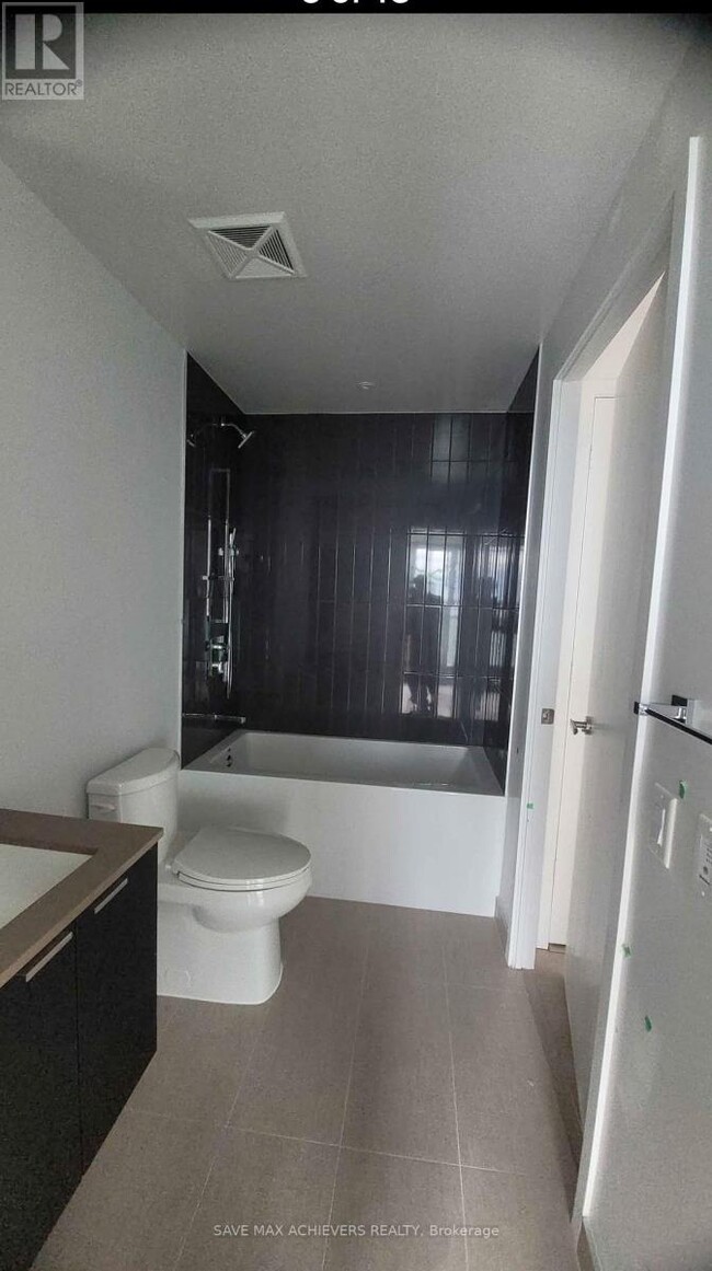 Photo du bâtiment - 3883-3883 Quartz Rd