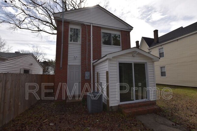 Foto del edificio - 1324 W 38th St