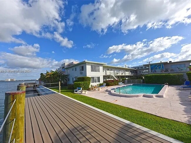 Foto del edificio - 2250 Bay Dr