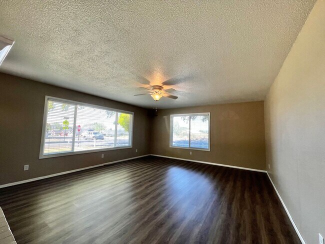 Foto del edificio - 3 bedroom, 2 bath home ** APP OUT 6/4/2024 **