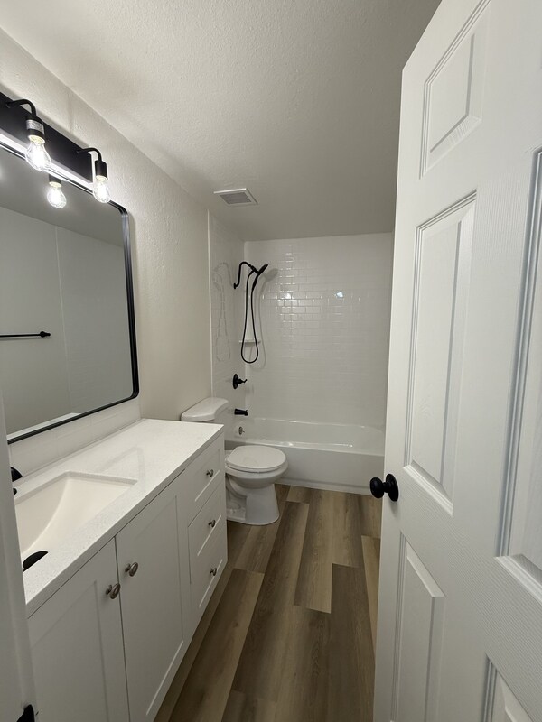 Foto del edificio - 1406 E 16th St