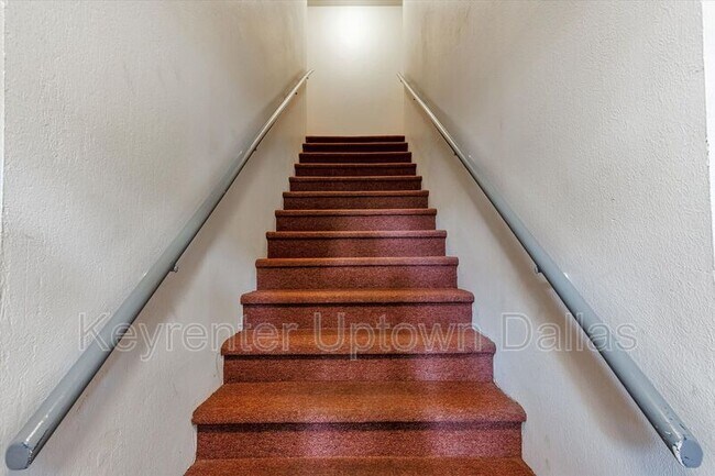 Foto del edificio - 5226 Fleetwood Oaks Ave
