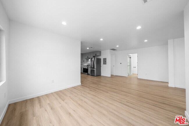 Foto del edificio - 1537 N Kingsley Dr