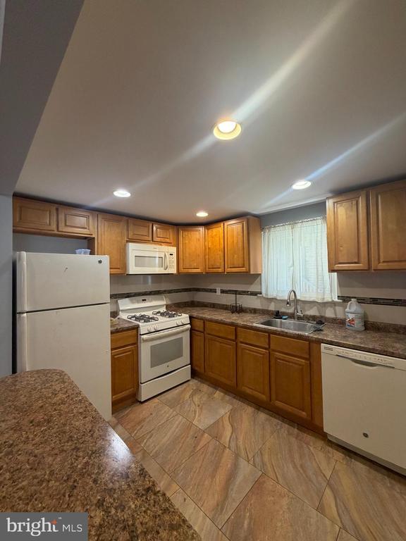Foto del edificio - 15173 Beverly Dr