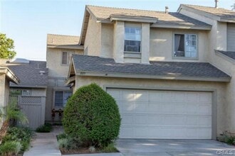 Building Photo - 889 Live Oak Pl