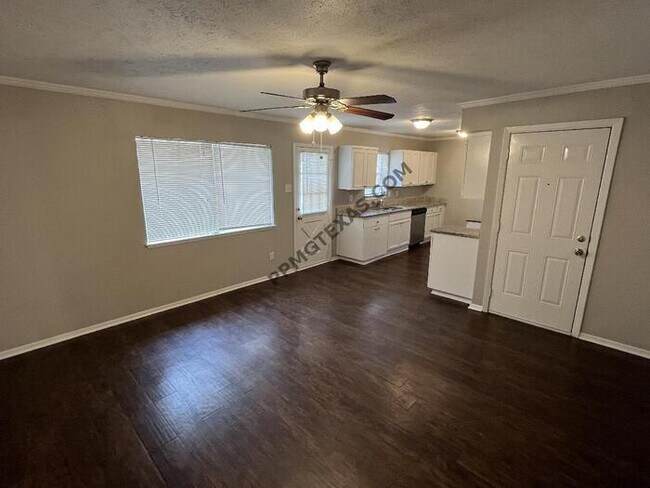 Foto del edificio - 4025 Charter Dr