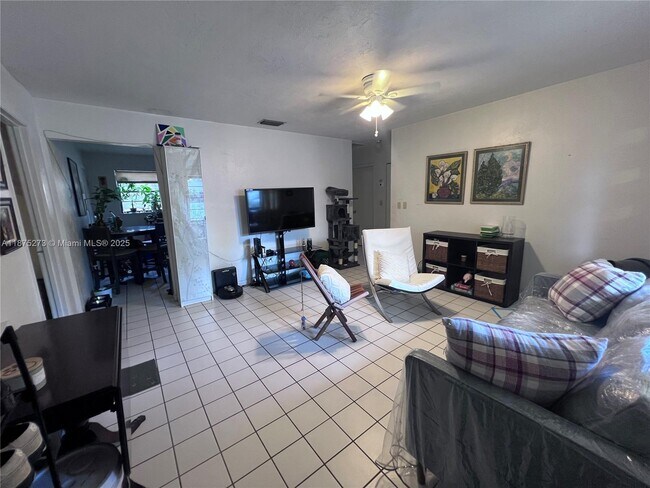 Building Photo - 1734 N 16th Ct