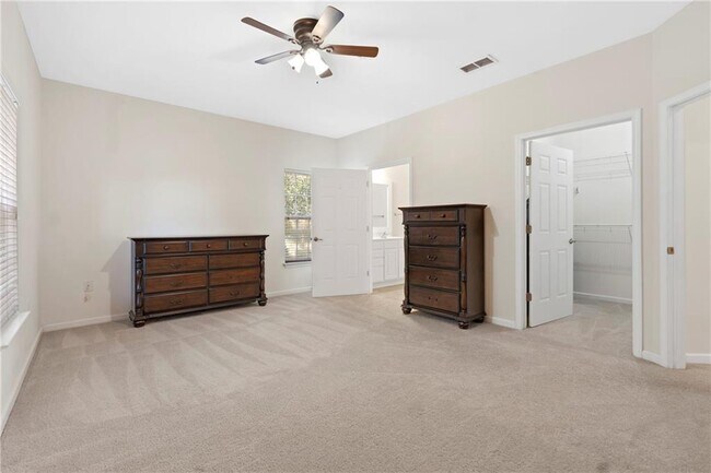 Foto del edificio - 3300 Dogwood Dr