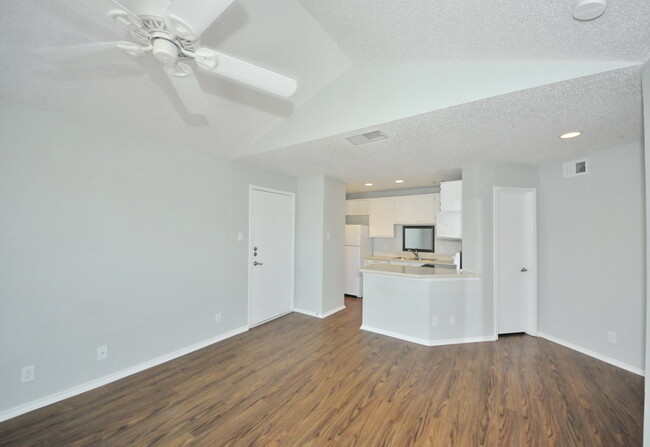 Building Photo - 14721 Whitecap Blvd