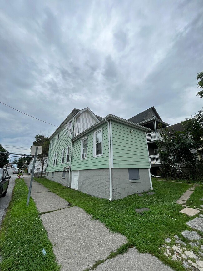 Parte trasera de la casa - 82 N Hamilton St