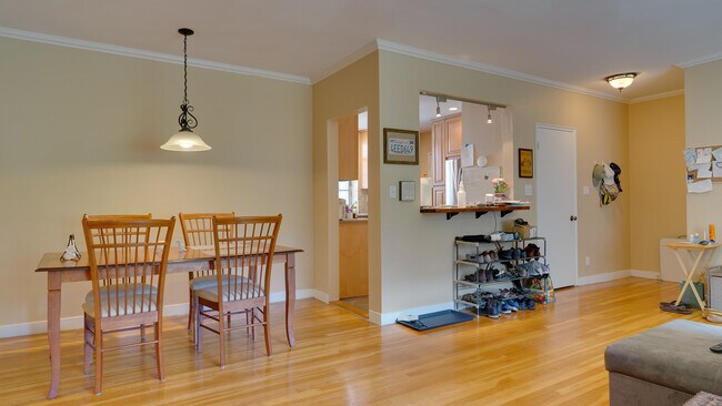 Building Photo - 569 Washington St